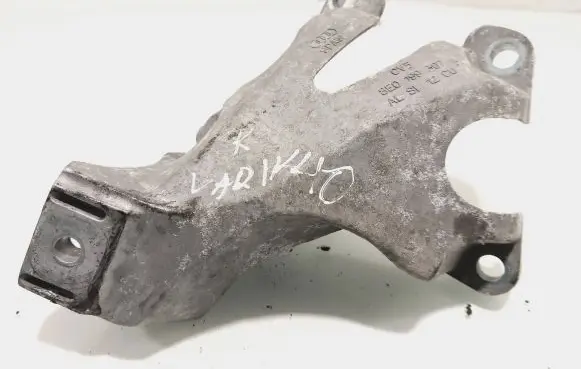 Audi A4 S4 B6 8E 8H Engine mounting bracket 8E0199307E