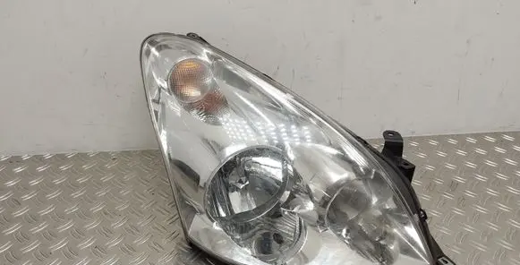 Toyota Corolla Verso AR10 Headlight/headlamp
