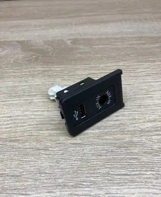 BMW 3 E90 E91 AUX in-socket connector 7077659 9136586