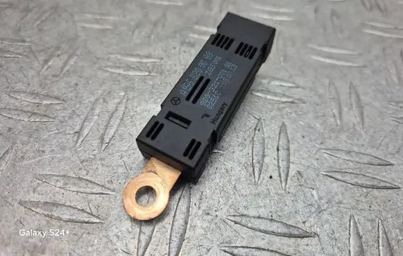 Mercedes-Benz A W176 Aerial antenna amplifier A1568200089