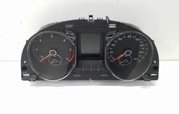 Volkswagen PASSAT B7 Speedometer (instrument cluster) 3AA920970A