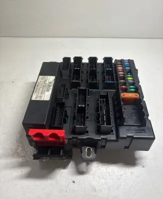Opel Vectra C Fuse module 13205777 25052006 03072069