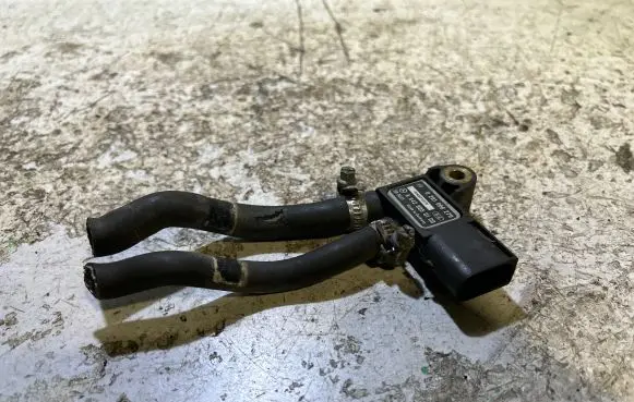 Mercedes-Benz E W211 Air pressure sensor A6429050100 0281006279 130806T0327E