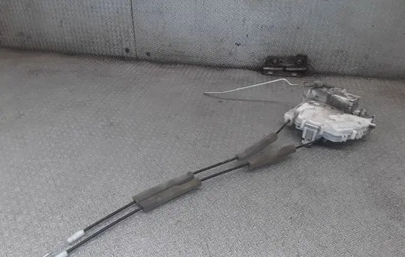 Honda FR-V Front door lock