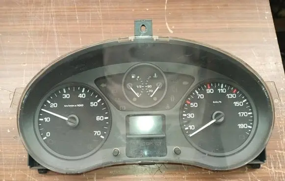 Speedometer (instrument cluster)