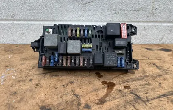 Mercedes-Benz E W211 SAM control unit 2115457401
