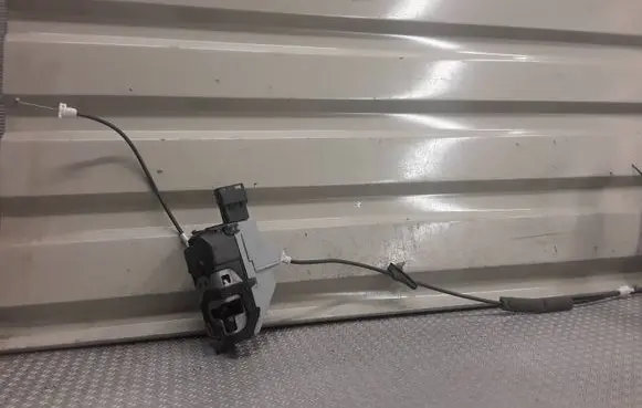 Peugeot 308 Front door lock 567149