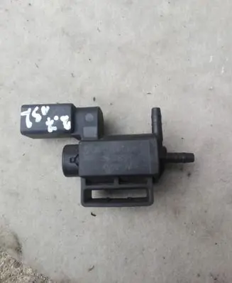 Audi A6 Allroad C6 Fuel pressure regulator 037906283C