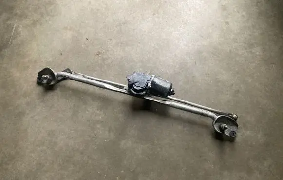 Front wiper linkage and motor