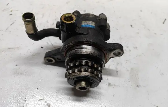 Nissan X-Trail T30 Power steering pump 8H800 28272107