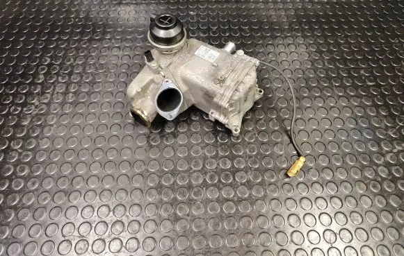 Audi A8 S8 D4 4H EGR valve cooler 059131515FM