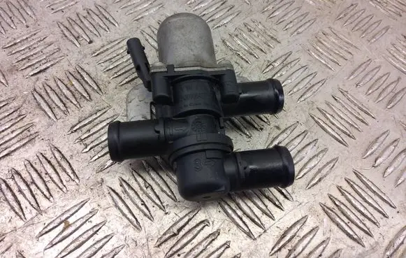 Volkswagen Golf VII Coolant heater control valve 5Q0906457C