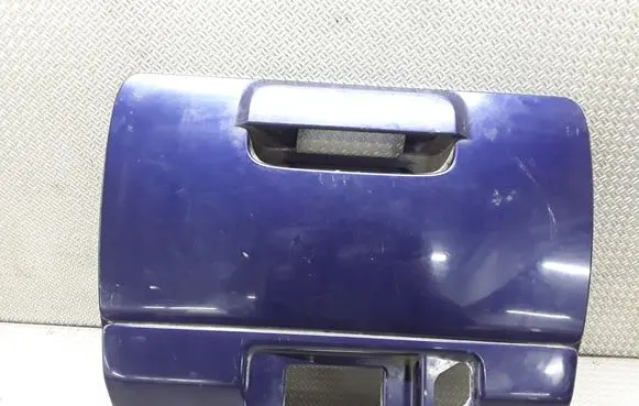 Toyota Hilux (N80, N90, N100, N110) Tailgate trim