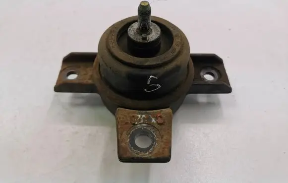 Hyundai Santa Fe Engine mount bracket
