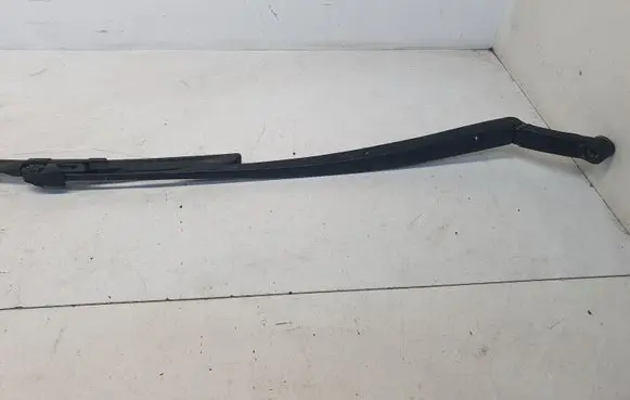 Toyota Auris 150 Front wiper blade arm 6868 1700