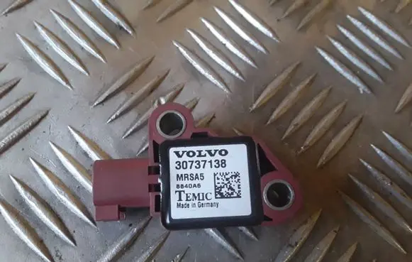Volvo V50 Airbag deployment crash/impact sensor 30737138 MRSA58840A6