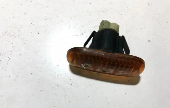 Renault Clio II Front fender indicator light 7700822136