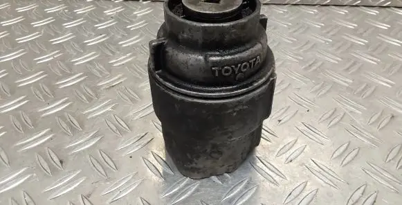 Toyota RAV 4 (XA30) Oil filter cover 