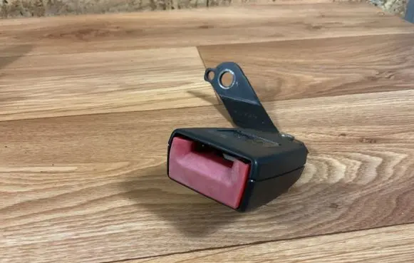 Audi TT Mk1 Rear seatbelt buckle 8N8857739 15031999
