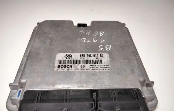 Volkswagen PASSAT B5 Engine control unit/module 038906019BJ 0281010176