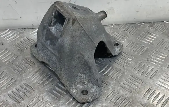 BMW 5 F10 F11 Engine mounting bracket 6793004 13807420 EHA046000