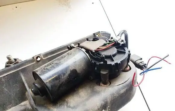 Jaguar XJ X308 Wiper motor 0390241365 05899-10-021