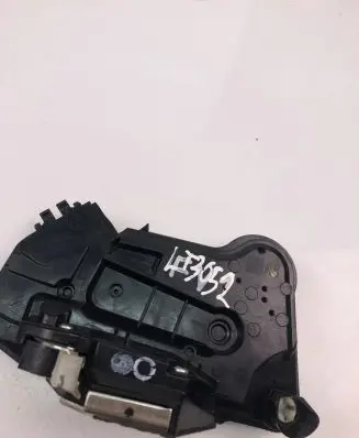 Toyota Camry VIII XV70 Front door lock 6903053130