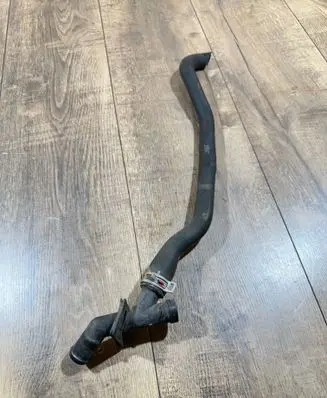 Engine coolant pipe/hose