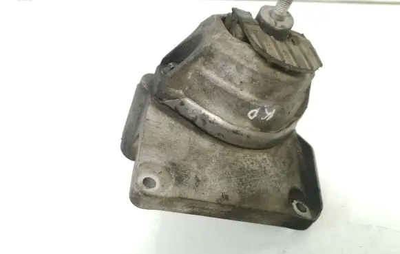 BMW 5 E60 E61 Engine mount bracket 6761089 676108902 6761117