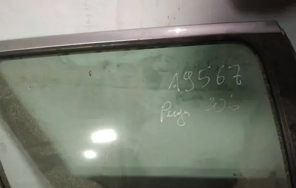 Peugeot 206 Rear door window glass as2