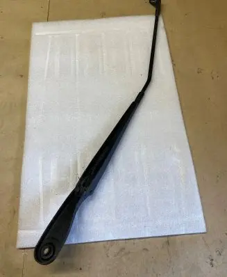 Volvo V50 Front wiper blade arm 31253997