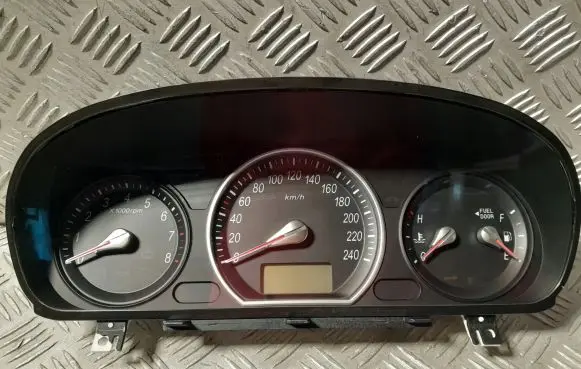 Hyundai Sonata Speedometer (instrument cluster) 940033K335
