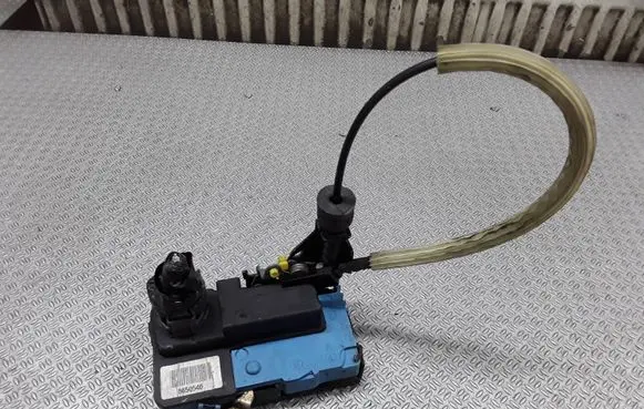 Volvo V70 Front door lock 8650546
