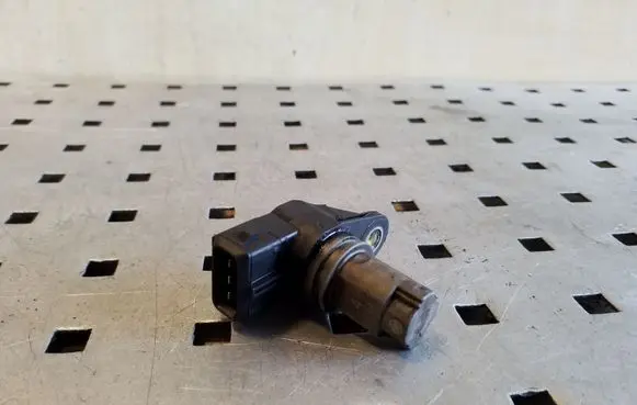 Suzuki Grand Vitara II Crankshaft speed sensor 8200789528