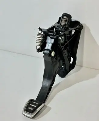 Volkswagen Tiguan Clutch pedal 5Q1721059HK 100919