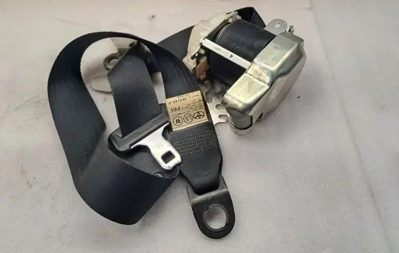 Toyota Corolla Verso AR10 Front seatbelt 732200F040C0