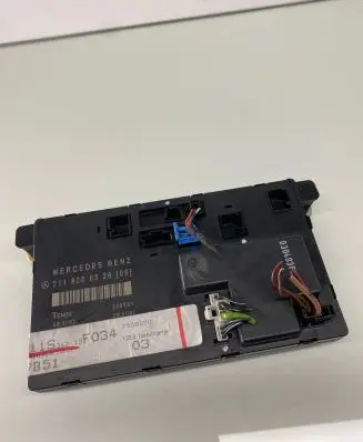 Mercedes-Benz E W211 Door control unit/module 2118200326
