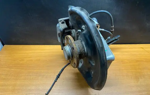 Volkswagen PASSAT B6 Rear wheel hub spindle/knuckle 070621154G