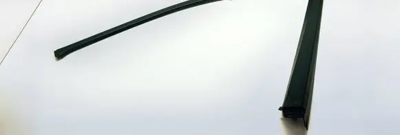 Mercedes-Benz ML W164 Front door glass trim molding A1647200670