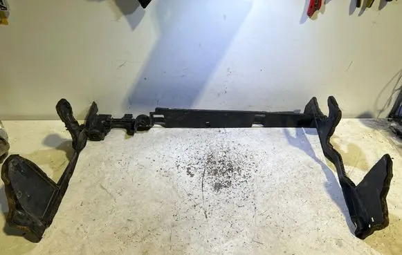 Nissan Qashqai Radiator mount bracket 215424EB0A