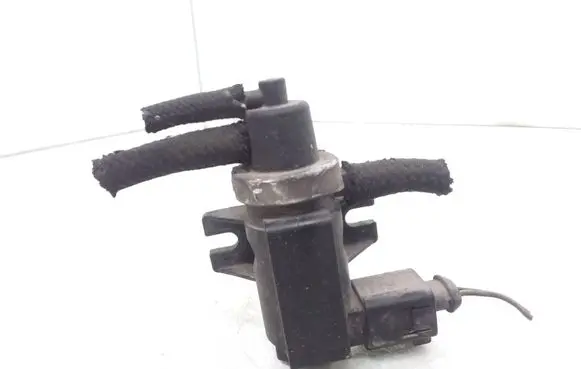 Volkswagen Golf IV Turbo solenoid valve 1J0906627