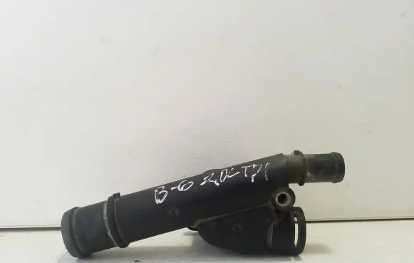 Volkswagen PASSAT B6 Engine coolant pipe/hose 038121132