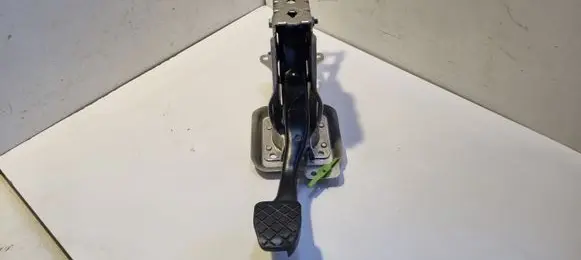 Volkswagen Golf V Brake pedal 1K1721057