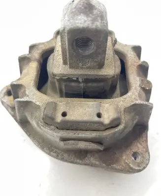 BMW 5 F10 F11 Engine mount bracket 6777381 68623513 2036040