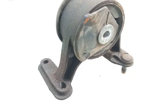 Toyota RAV 4 (XA30) Engine mount bracket