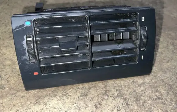 BMW 5 E39 Rear air vent grill 8376150