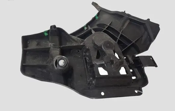 Volvo V40 Rear bumper mounting bracket 31395104