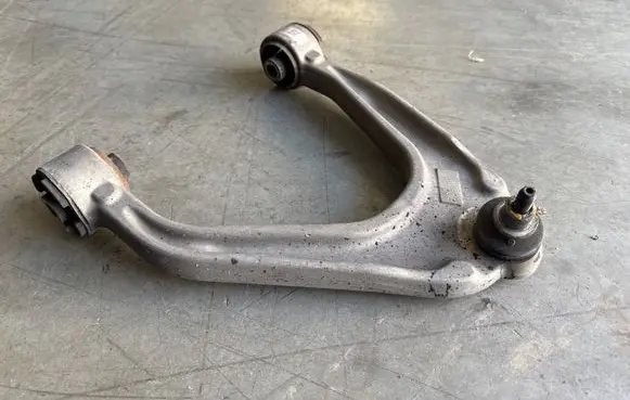 Maserati Ghibli Front lower control arm/wishbone 06700041850