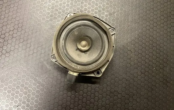 Mitsubishi Colt Front door speaker MN1414 1F1302A