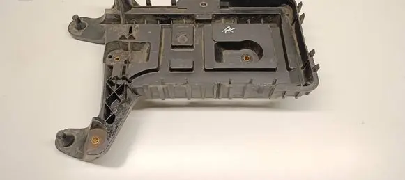 Volkswagen Golf VI Battery tray 1K0915333